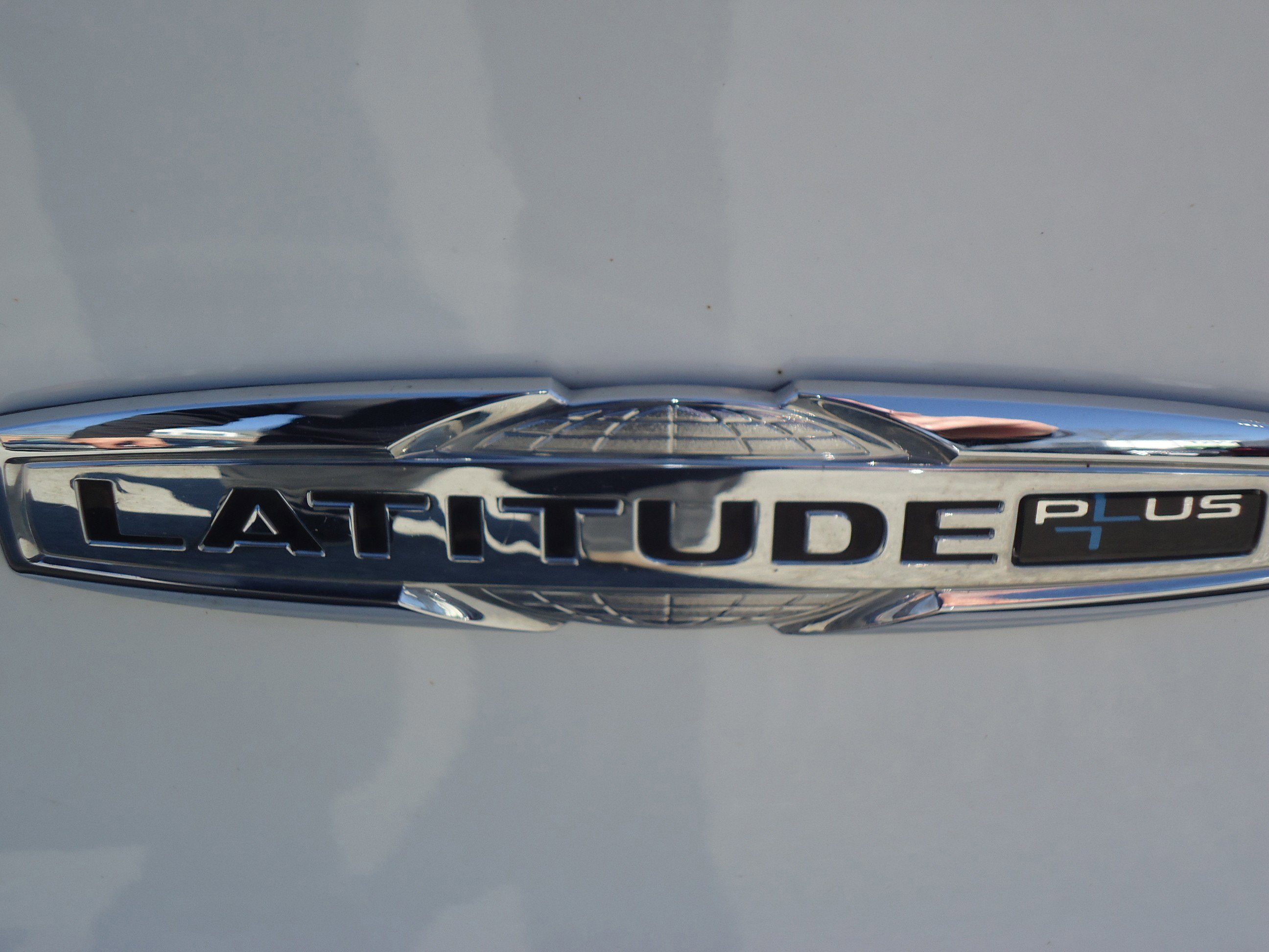 Used 2020 Jeep Cherokee Latitude Plus w/ Cold Weather Group image 10