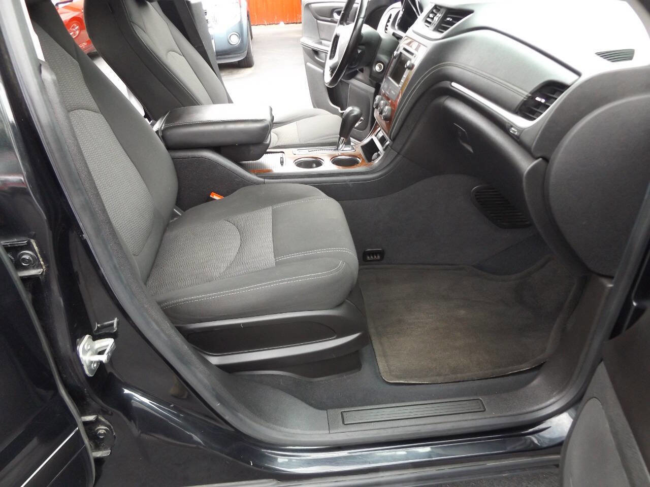 Used 2014 Chevrolet Traverse LT image 23