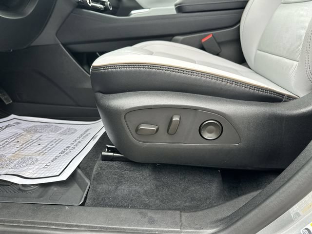 Used 2025 Chevrolet Traverse High Country w/ LPO, Floor Liner Package AWD/4WD image 16