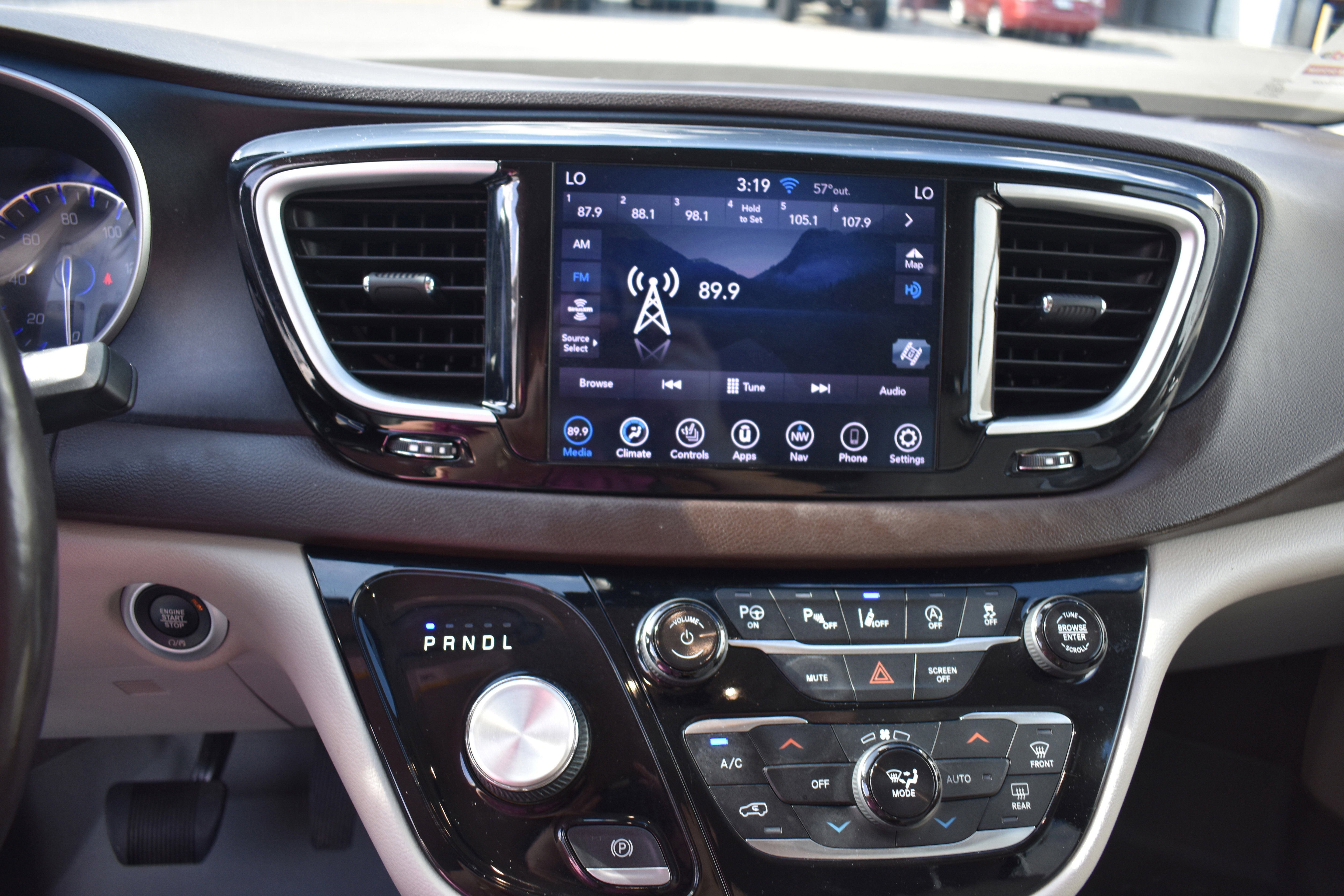 Used 2020 Chrysler Pacifica Touring-L Plus w/ Tire & Wheel Group image 20