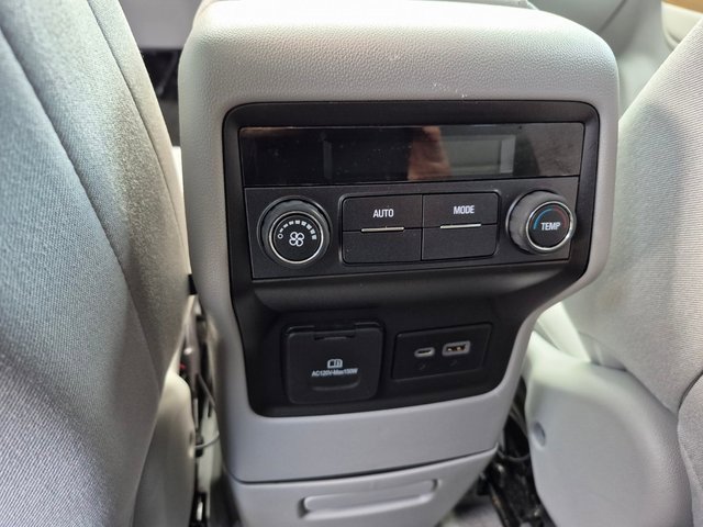 Used 2022 GMC Acadia SLE w/ Driver Convenience Package image 14