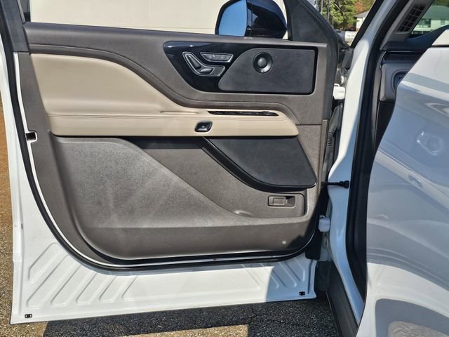 Used 2022 Lincoln Aviator Reserve w/ Elements Package Plus image 13