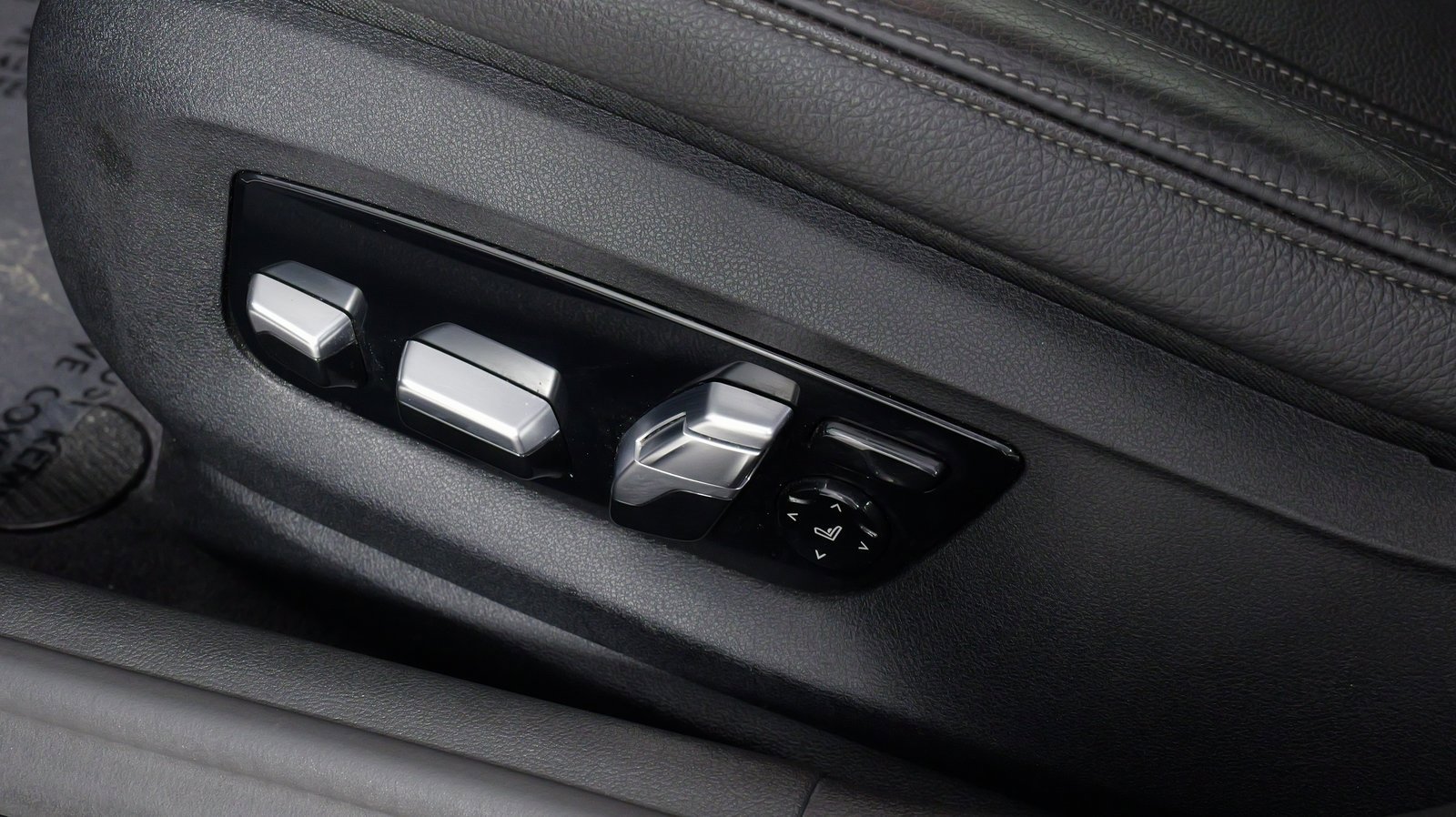 Used 2018 BMW 530i xDrive w/ M Sport Package image 50