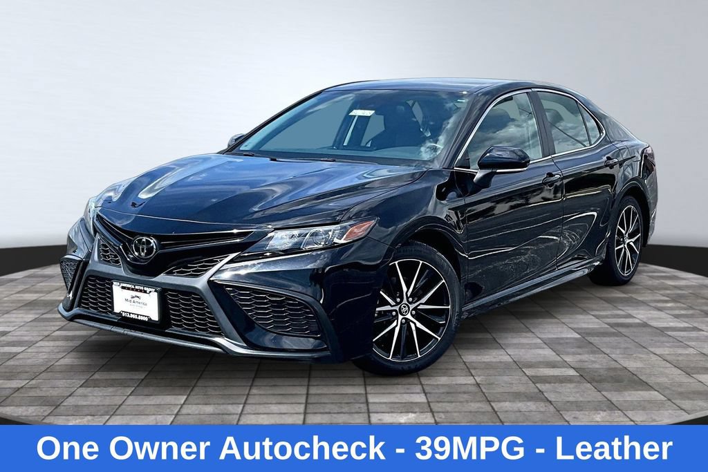 Used 2023 Toyota Camry SE FWD image 1