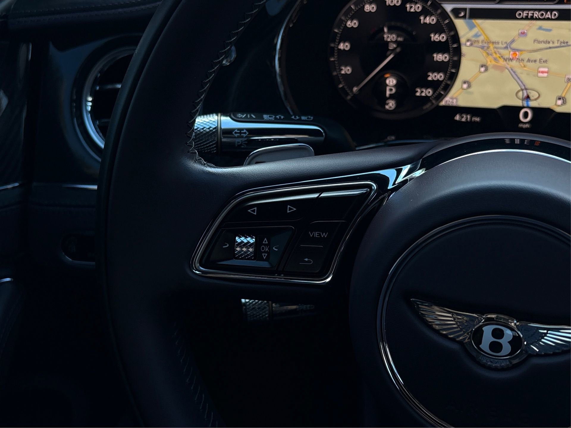 Used 2023 Bentley Flying Spur V8 image 28