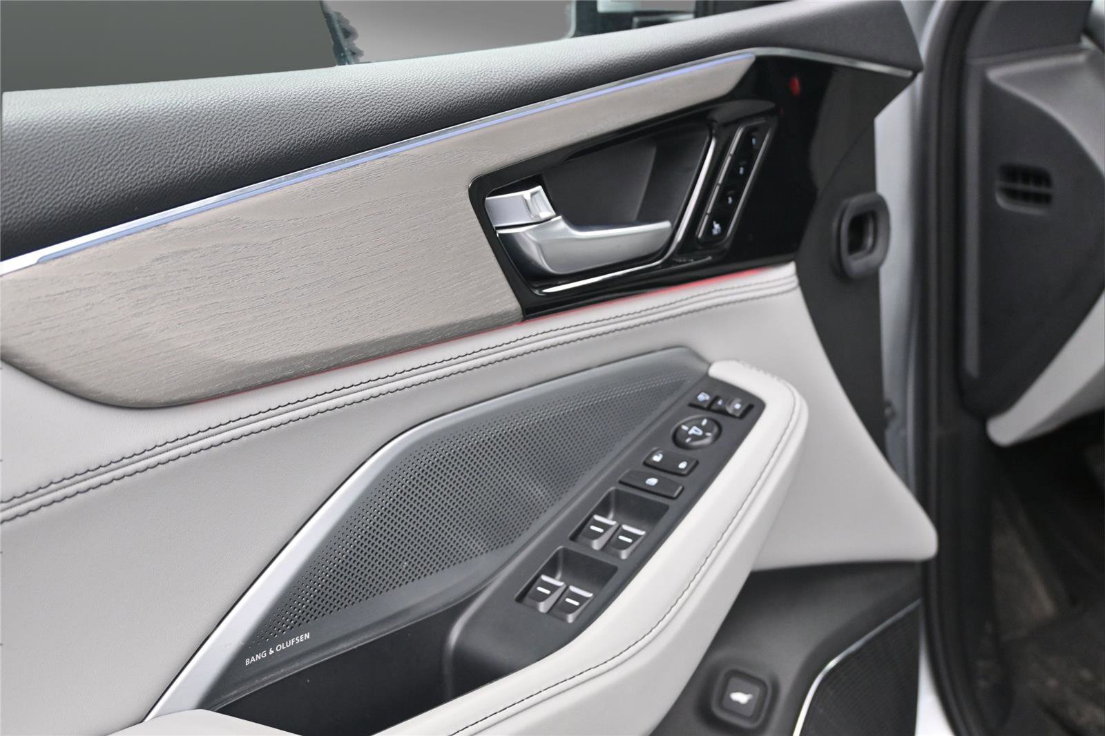 Certified 2026 Acura MDX SH-AWD w/ Advance Package image 8