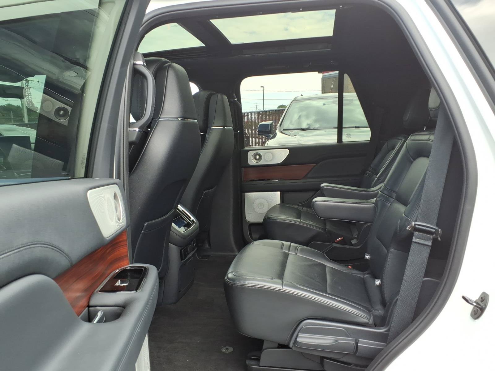 Used 2022 Lincoln Navigator Reserve AWD/4WD image 14