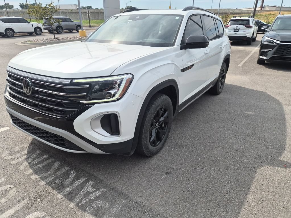 Used 2024 Volkswagen Atlas Peak Edition SEL AWD/4WD image 1