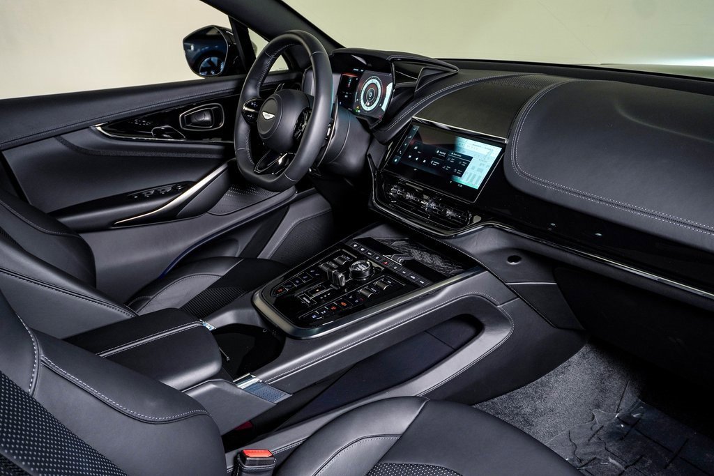 Used 2025 Aston Martin DBX 707 image 17