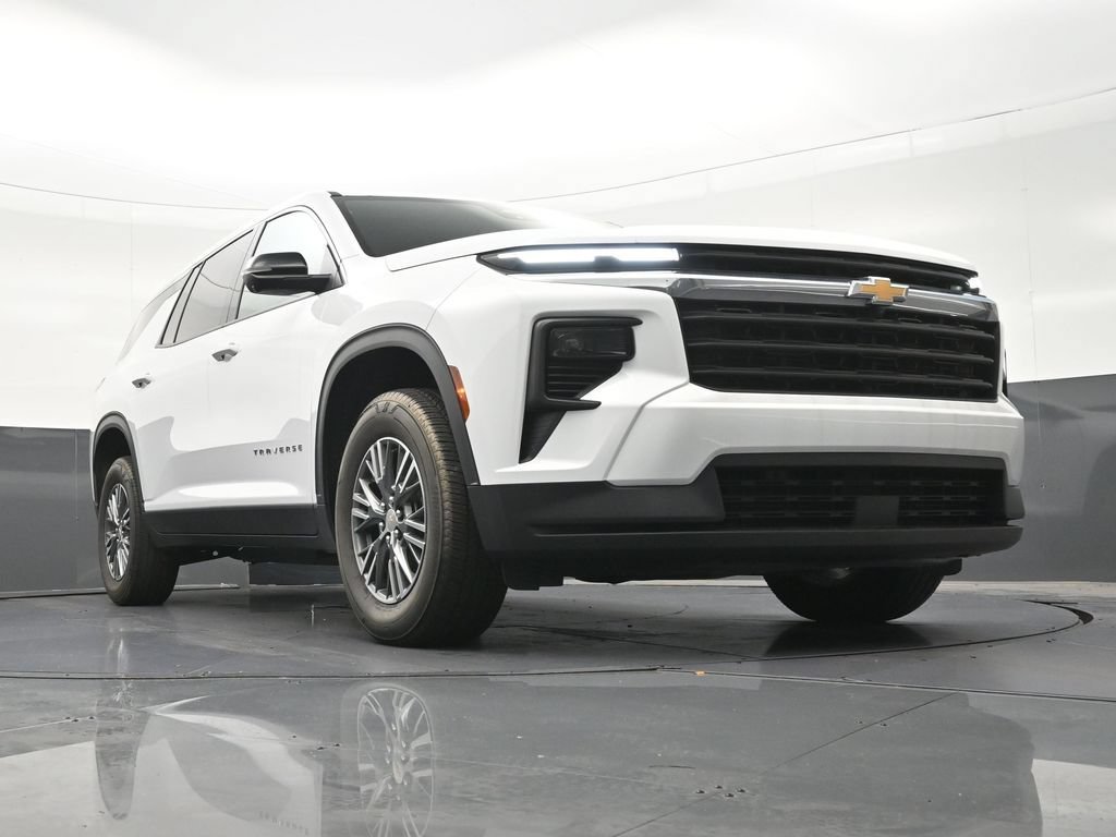 Used 2024 Chevrolet Traverse LS FWD image 29