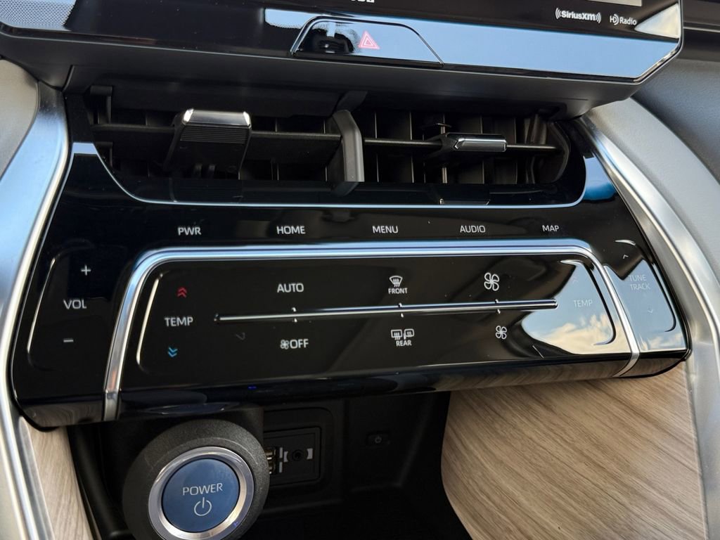 Used 2022 Toyota Venza Limited w/ Advanced Technology Package image 18