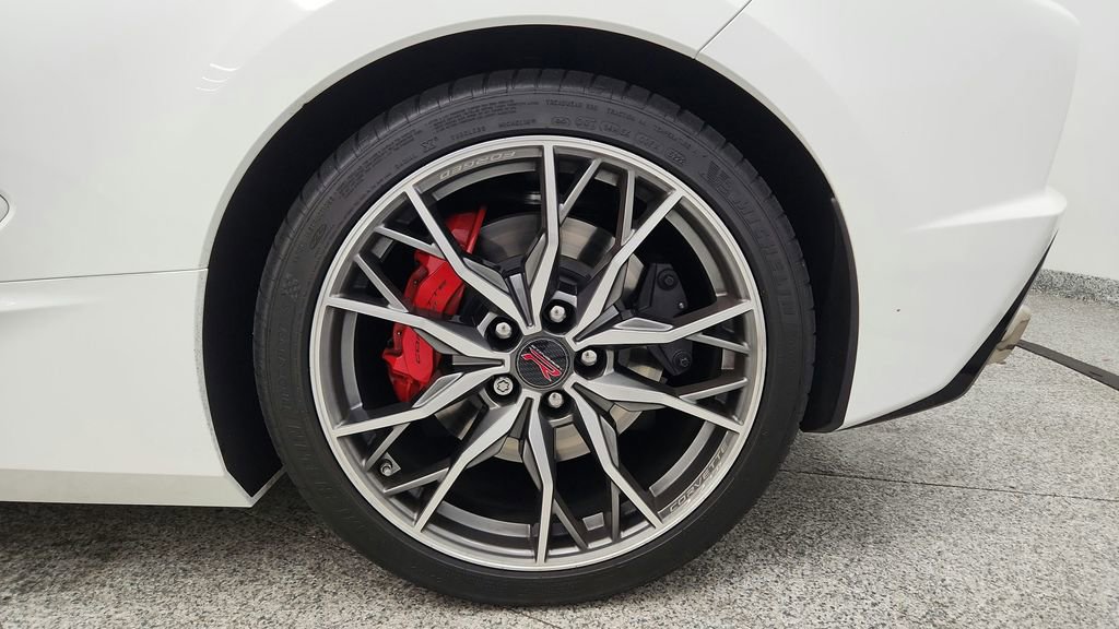 Used 2023 Chevrolet Corvette Stingray Premium Conv w/ Z51 Performance Package RWD image 15