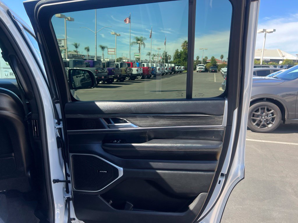 Used 2022 Jeep Wagoneer Series III AWD/4WD image 46