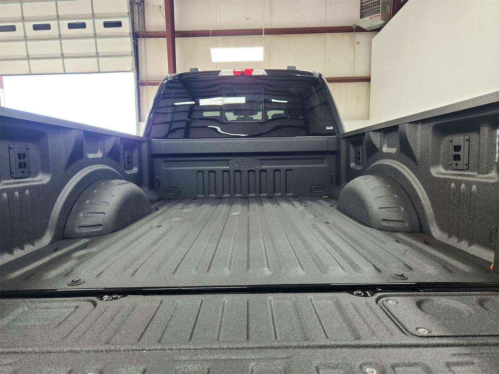 New 2026 Ford F250 Lariat w/ Black Appearance Package image 46