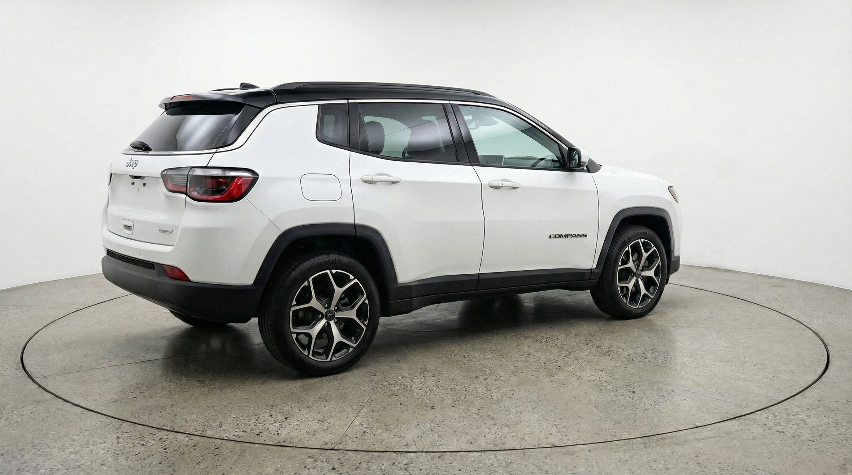 Used 2025 Jeep Compass Limited image 9