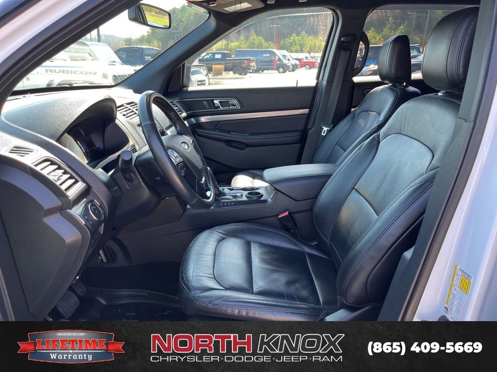 Used 2018 Ford Explorer XLT w/ Equipment Group 202A image 5
