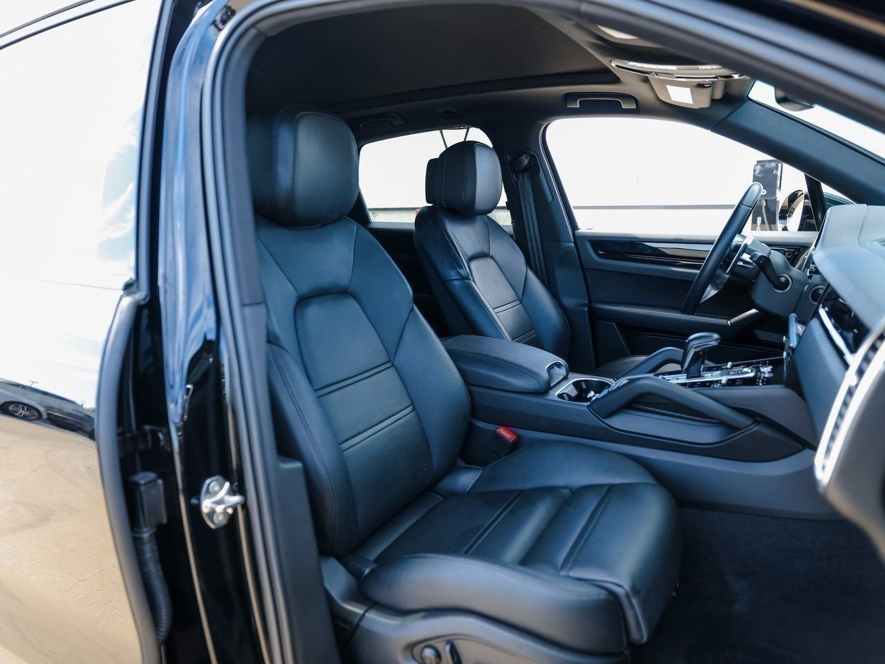 Certified 2023 Porsche Cayenne image 28