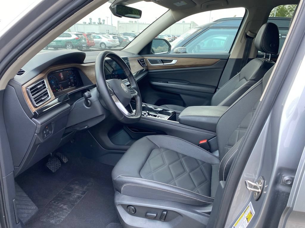Used 2025 Volkswagen Atlas SE AWD/4WD image 6