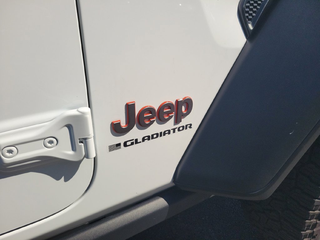 Used 2026 Jeep Gladiator Mojave AWD/4WD image 11