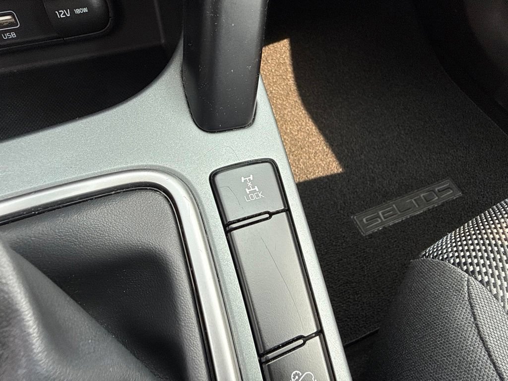 Used 2021 Kia Seltos LX AWD/4WD image 29