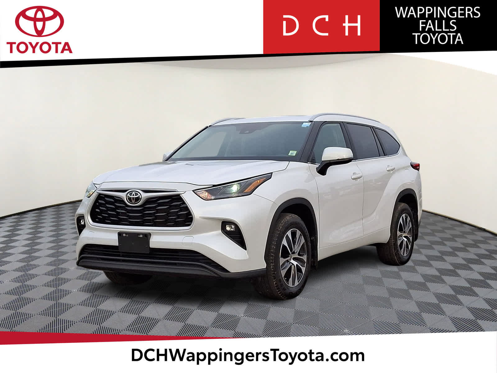 Used 2023 Toyota Highlander XLE AWD/4WD image 1
