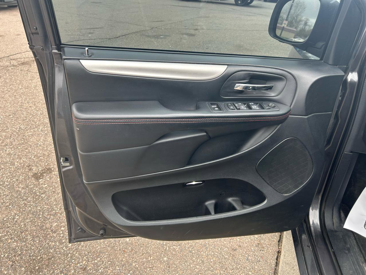 Used 2017 Dodge Grand Caravan GT FWD image 14