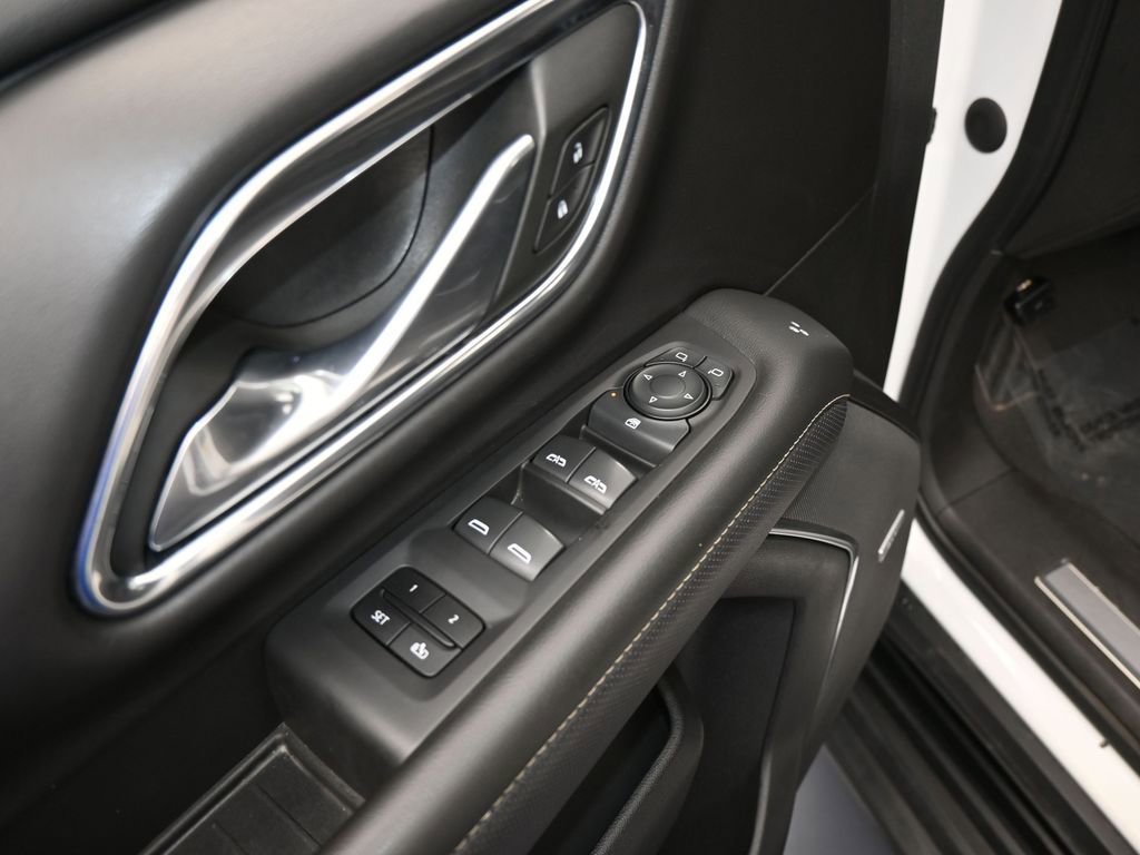 Used 2023 GMC Yukon SLT image 13