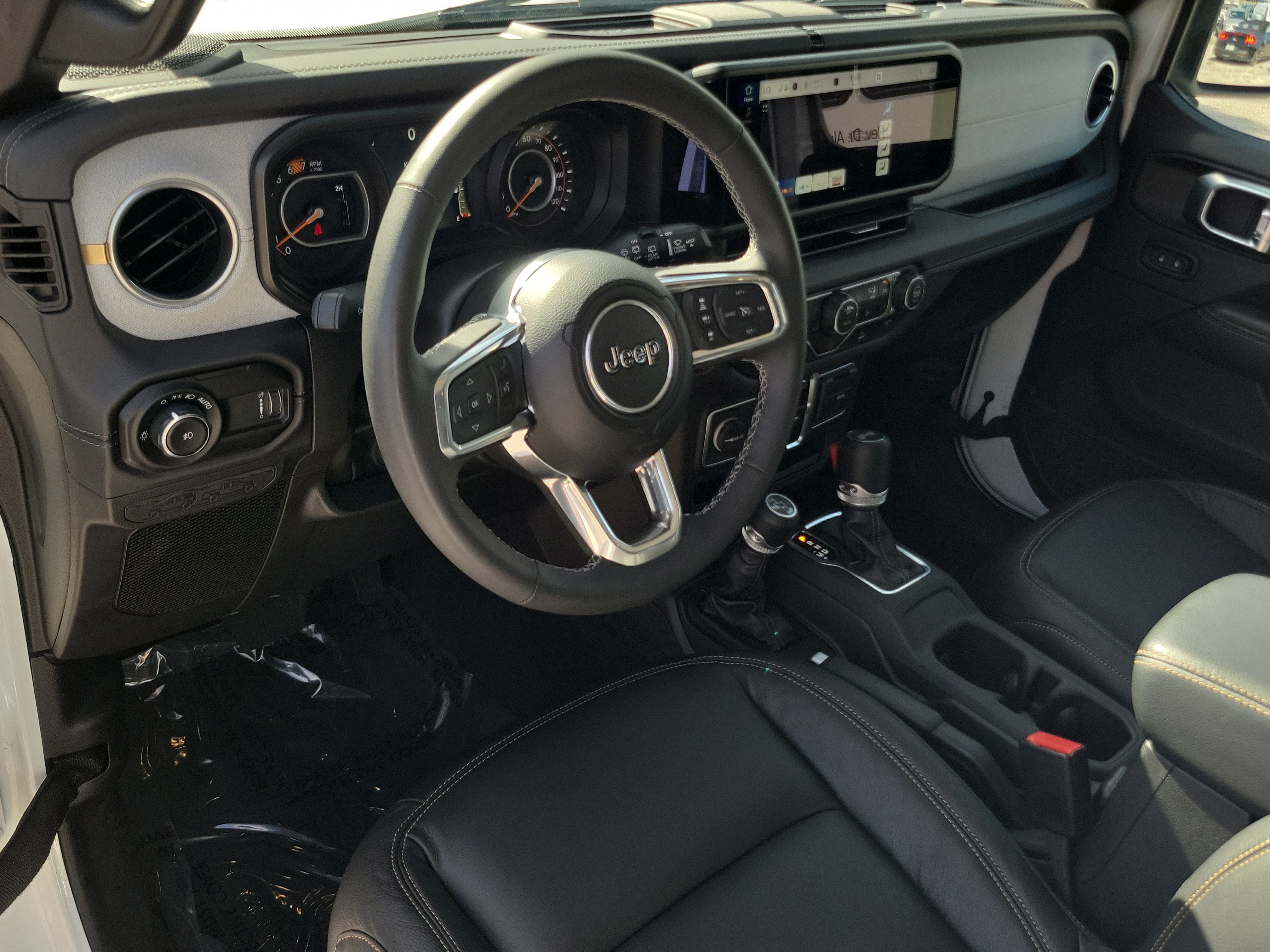 Used 2025 Jeep Wrangler Unlimited Sahara AWD/4WD image 8