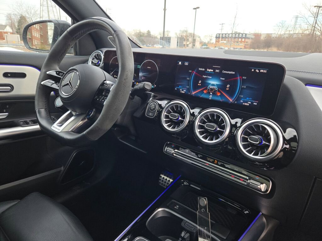 Used 2024 Mercedes-Benz GLA 35 AMG 4MATIC image 7