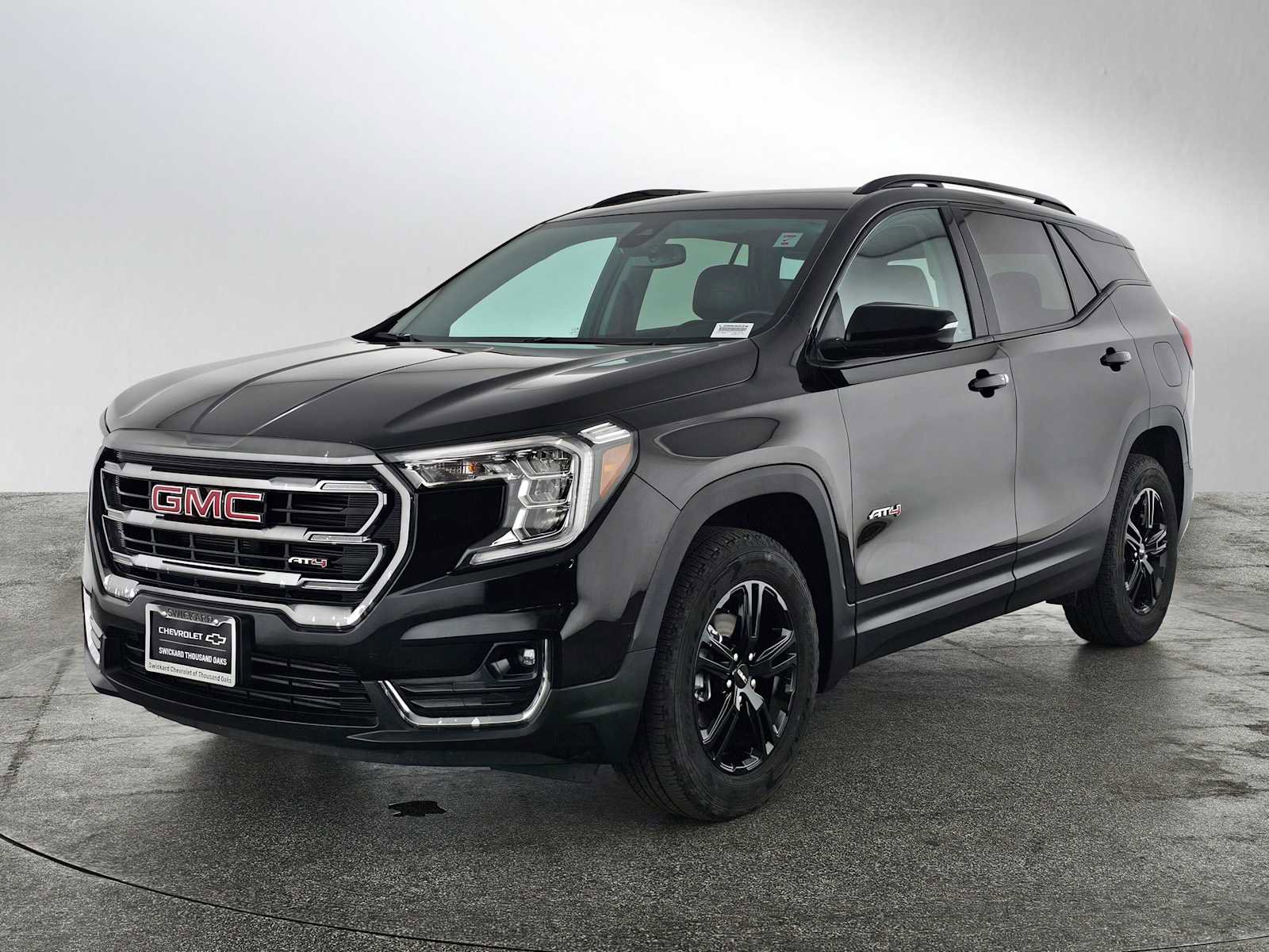 Used 2023 GMC Terrain AT4 image 3