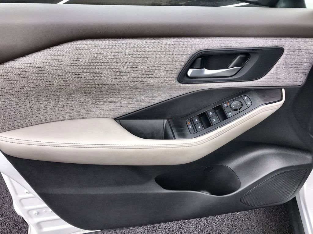 Used 2023 Nissan Rogue SV image 13