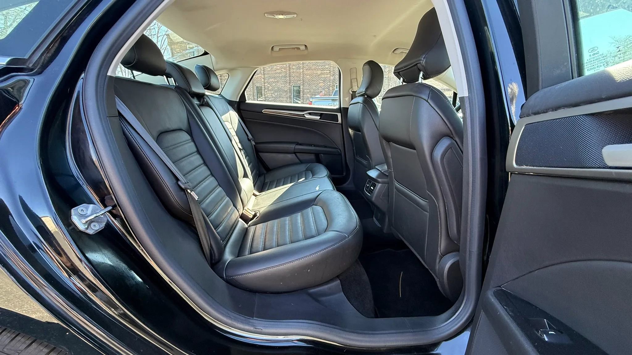 Used 2016 Ford Fusion SE w/ Equipment Group 202A AWD/4WD image 28