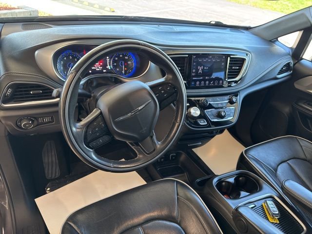 Used 2020 Chrysler Pacifica Limited w/ S Appearance Package image 15