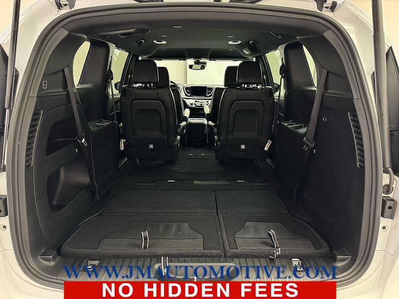 Used 2024 Chrysler Pacifica Touring-L w/ S Appearance Package AWD/4WD image 18