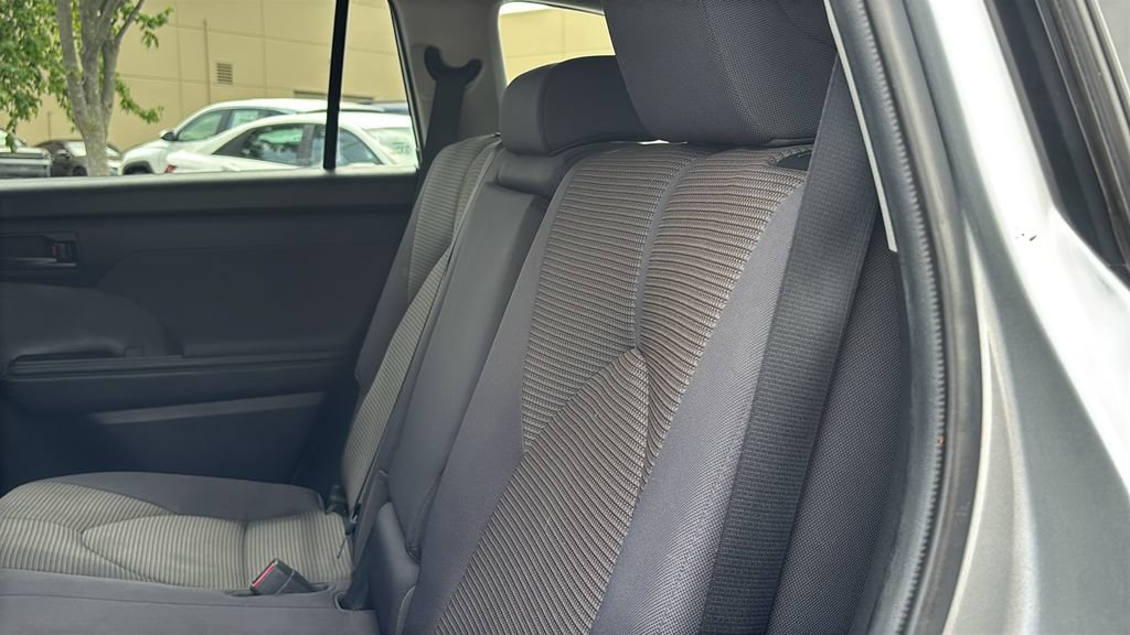 Used 2023 Toyota Highlander L FWD image 29