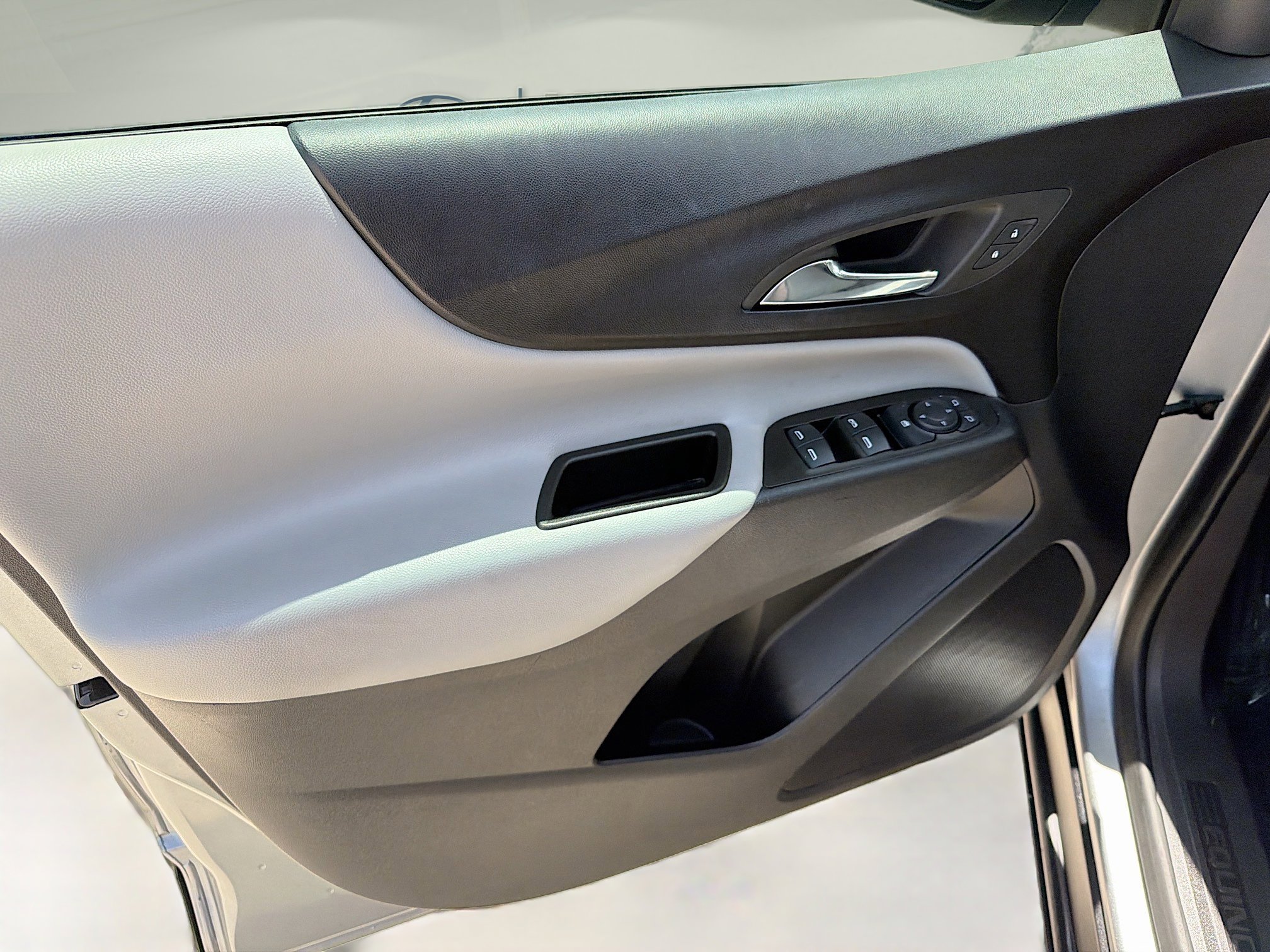 Used 2023 Chevrolet Equinox LS w/ LS Convenience Package FWD image 14