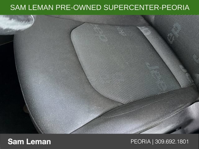 Used 2015 Jeep Renegade Latitude FWD image 18