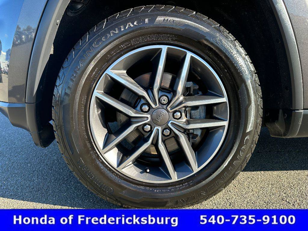 Used 2020 Jeep Grand Cherokee Limited w/ Luxury Group II image 12