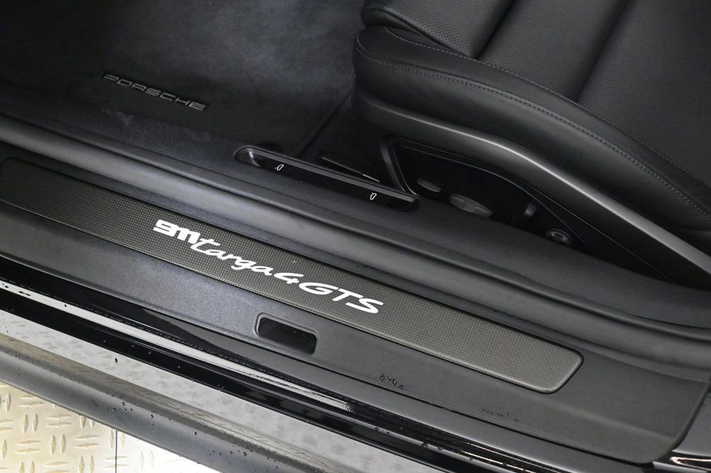 Certified 2023 Porsche 911 image 32