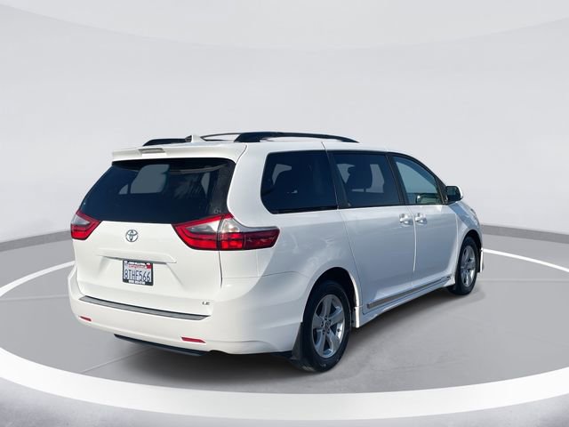 Used 2020 Toyota Sienna LE w/ Carpet Mat Package image 4