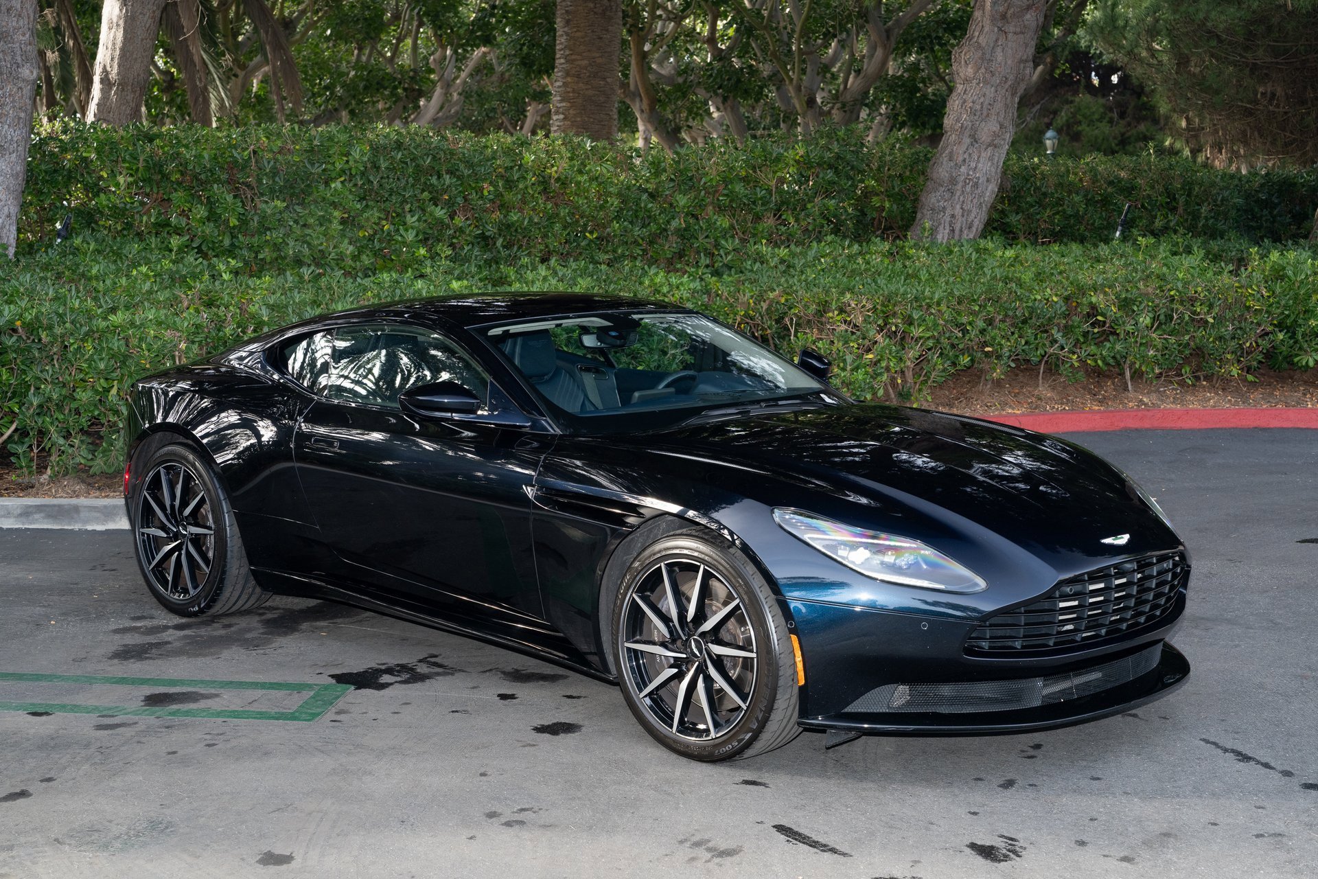 Used 2020 Aston Martin DB11 Coupe image 1
