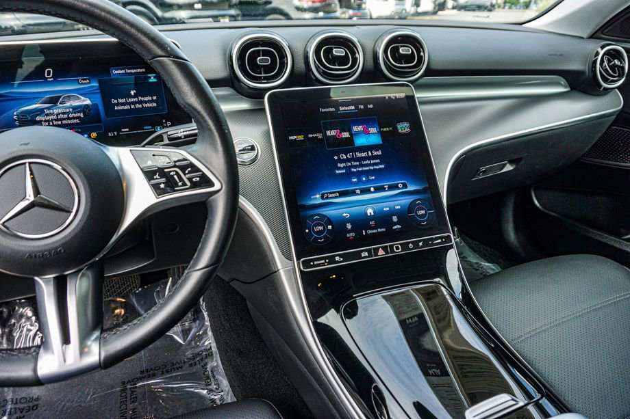 Used 2025 Mercedes-Benz C 300 Sedan image 27