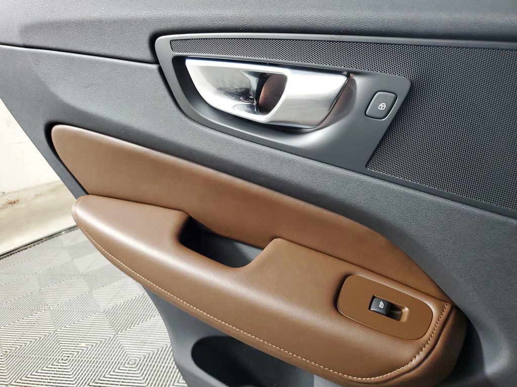 Certified 2025 Volvo XC60 B5 Plus image 20