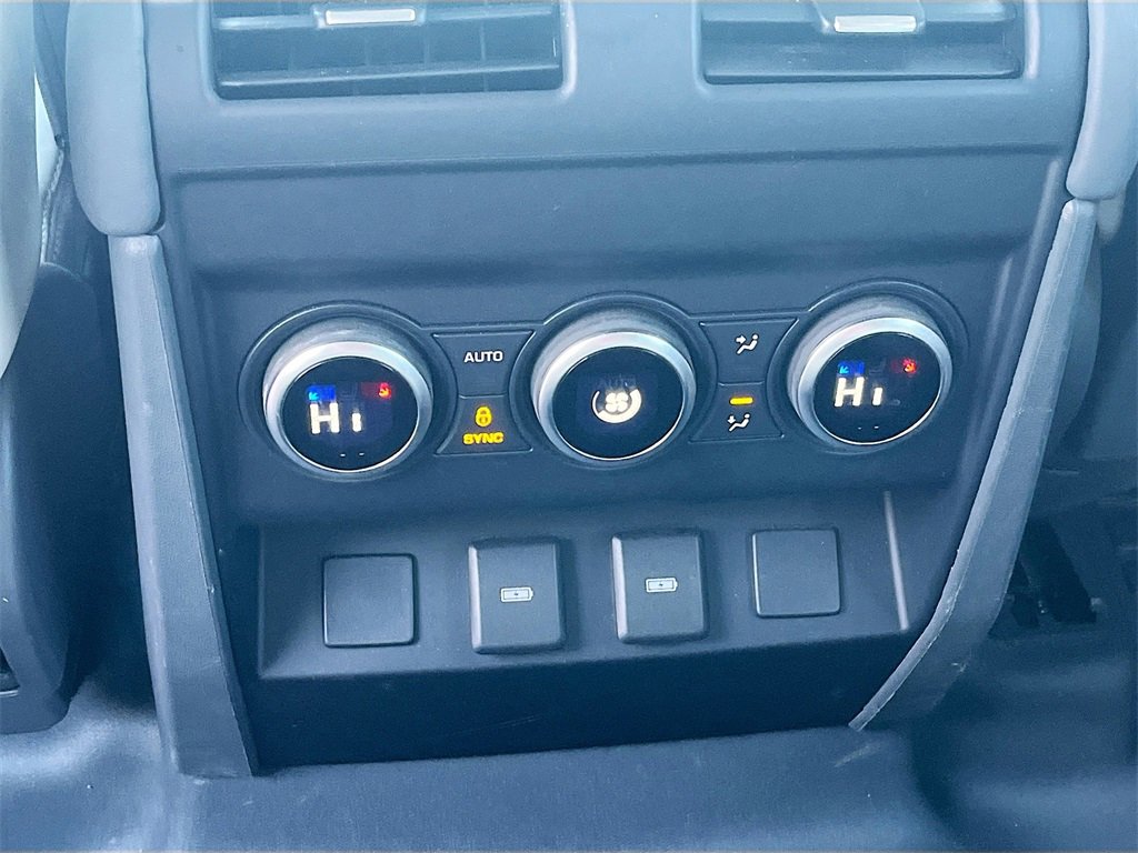 Used 2023 Land Rover Defender 130 SE image 27