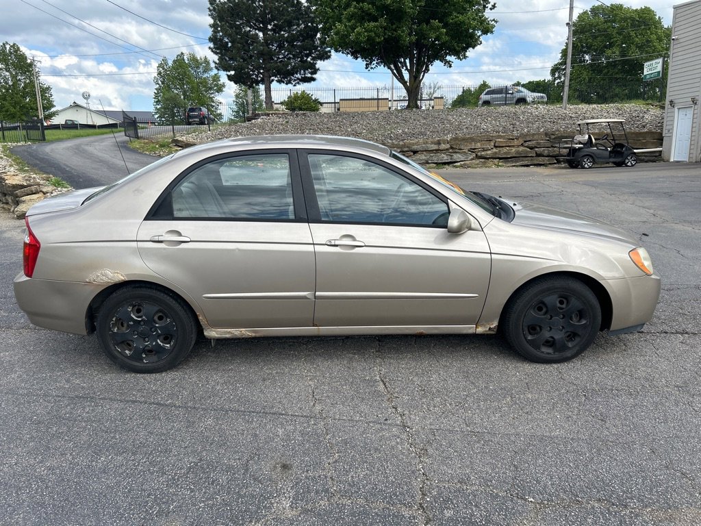 Used 2005 Kia Spectra LX FWD image 5