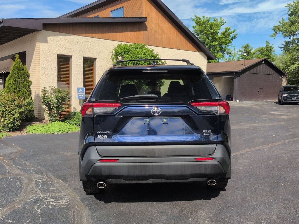 Used 2020 Toyota RAV4 XLE w/ Convenience Package AWD/4WD image 6