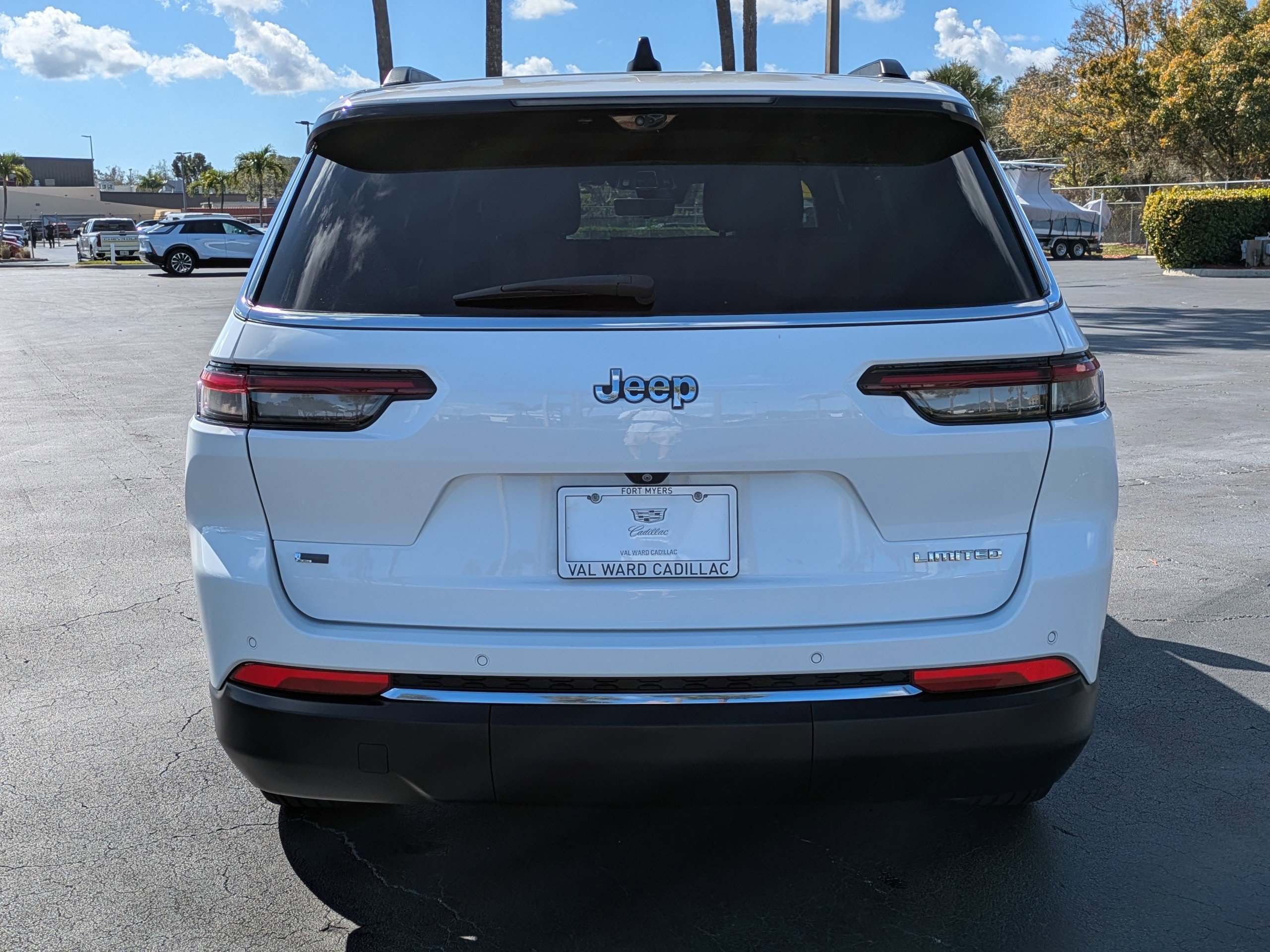 Used 2023 Jeep Grand Cherokee L Limited w/ Luxury Tech Group II image 5