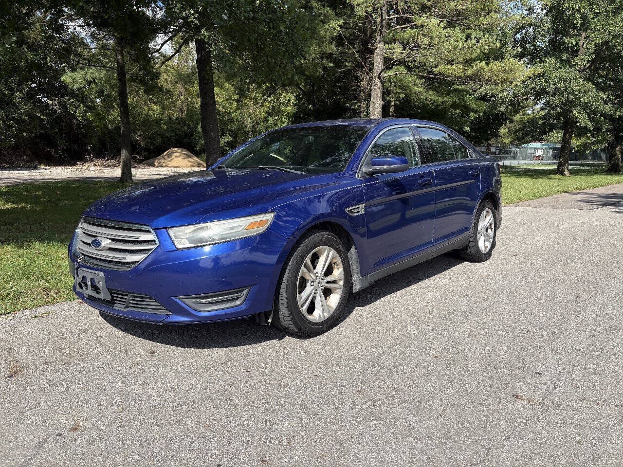 Used 2014 Ford Taurus SEL FWD image 1