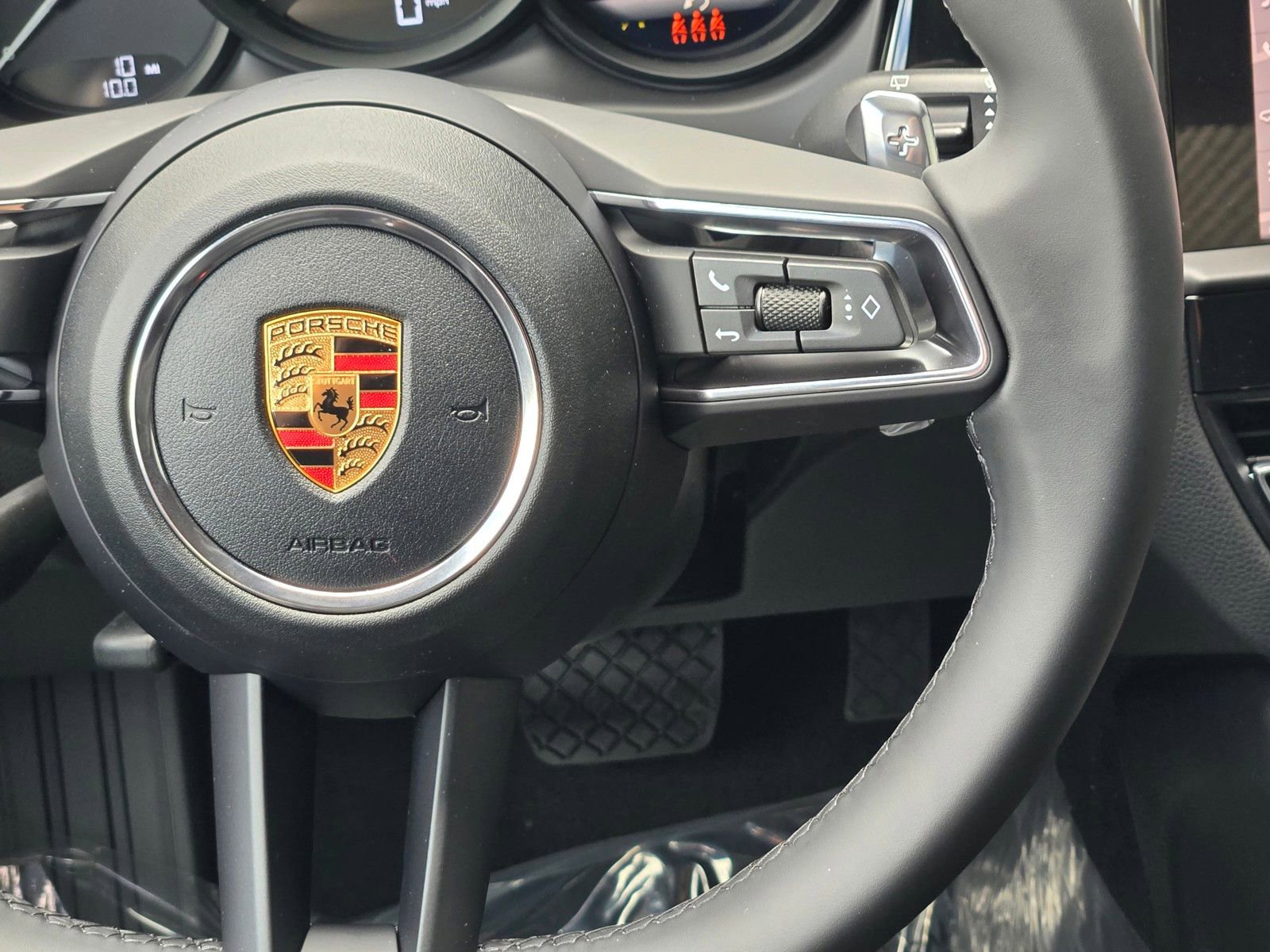 New 2026 Porsche Macan AWD/4WD image 17