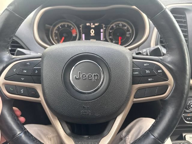 Used 2017 Jeep Cherokee Latitude w/ True North Edition AWD/4WD image 3